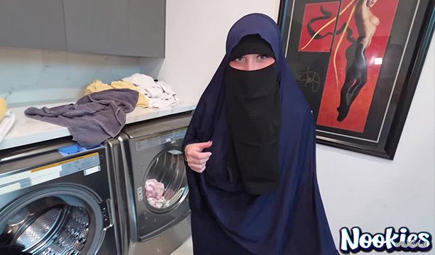 Aleksa Mink Busty natural